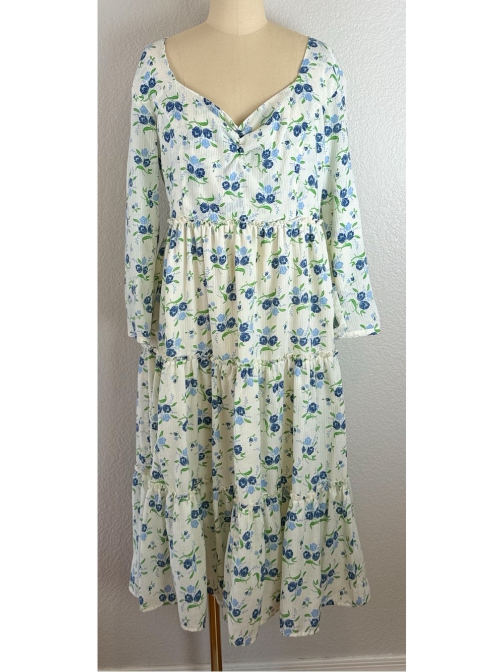 Sweet Baby Jamie Ivory Floral Print Tiered 3/4 Sleeve Midi Dress, size Large - Picture 4 of 13